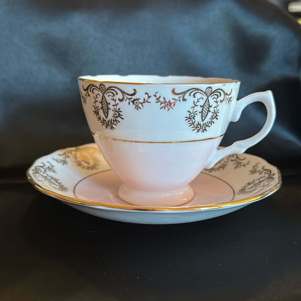 Royal Vale Ridgeway pottery Pretty in Pink Vintage